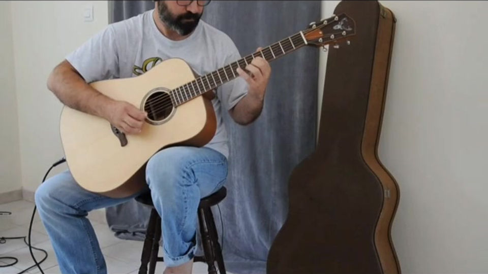 Stoney creek fiddle tune on guitares COMBE, with valleypicks guitar pick